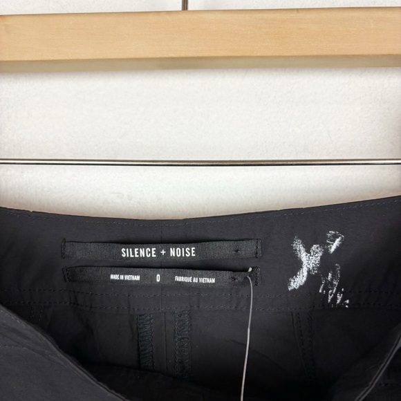 NWT Silence + Noise Hayley Black Nylon Cropped Kick-Flare Pant Sz 0 - Picture 8 of 11